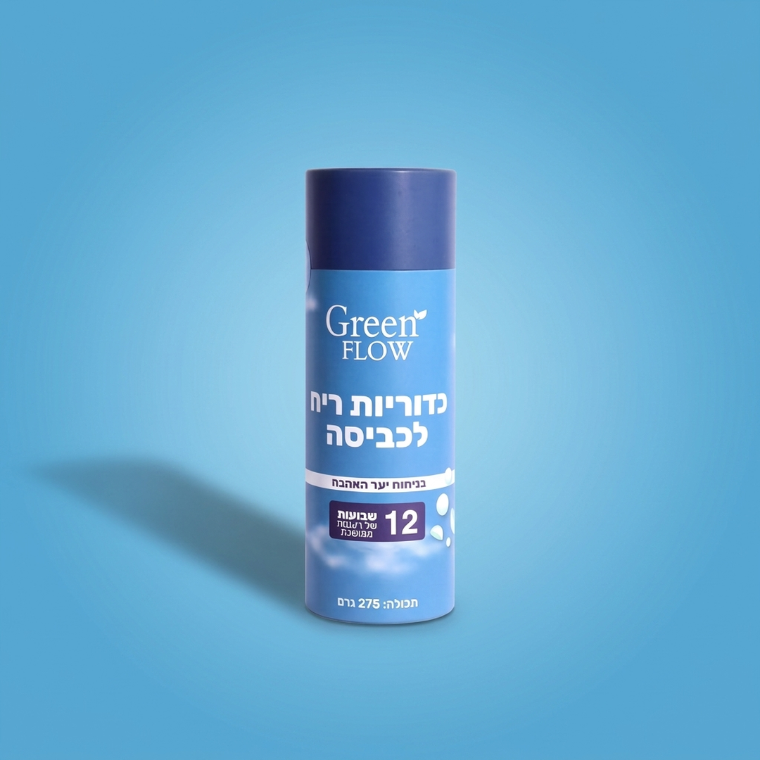 כדוריות ריח לכביסה — צילום אולפן על רקע תכלת